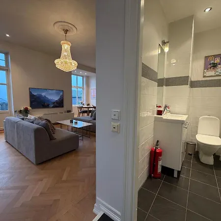 Exclusive Near Centre Apartment *